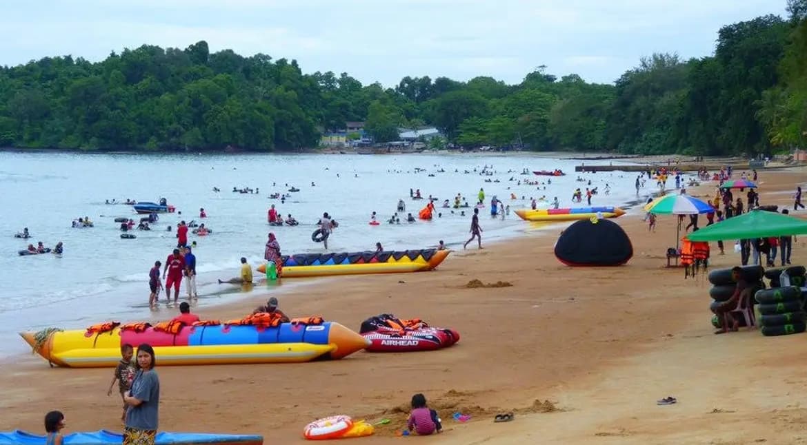 Pantai Teluk Kemang